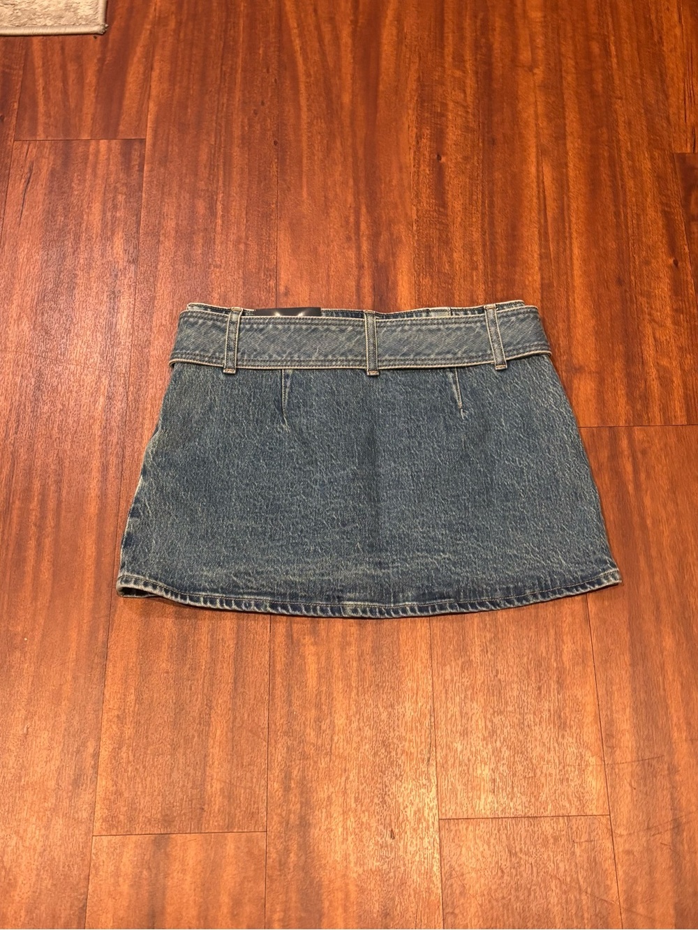 Abercrombie & Fitch Mid Rise Belted Denim Mini Skort - Picture 4 of 6